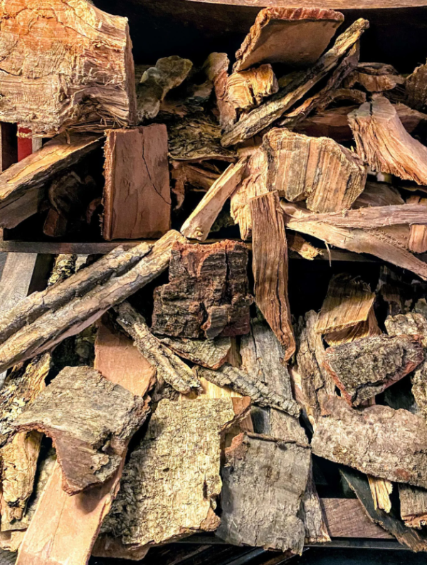 Hickory – Box of Kiln-Dried Hardwood Chips for Smoking and Cooking